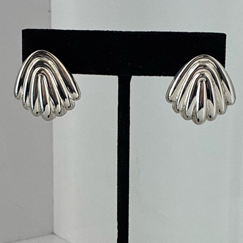 NWOT NIP vintage Silver Tone Fortunoff pierced post earrings. 
.75 in x .875 in.